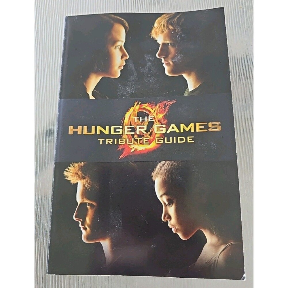 THE HUNGER GAMES TRIBUTE GUIDE Scholastic Illustrated Paperback 1st Edition 2012